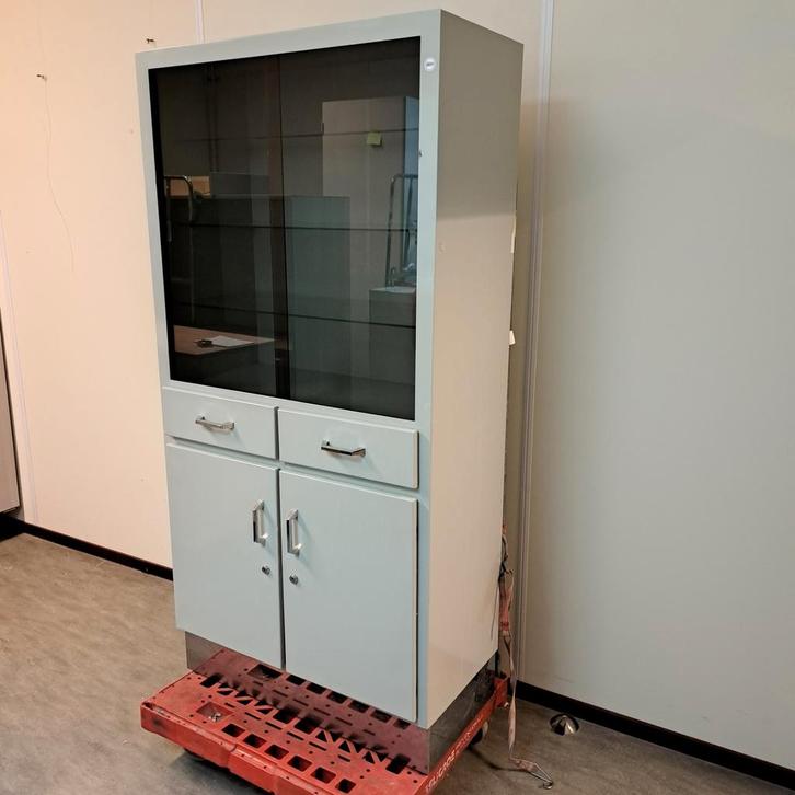 Vintage kast voor in een behandelruimte, Diversen, Verpleegmiddelen, Ophalen