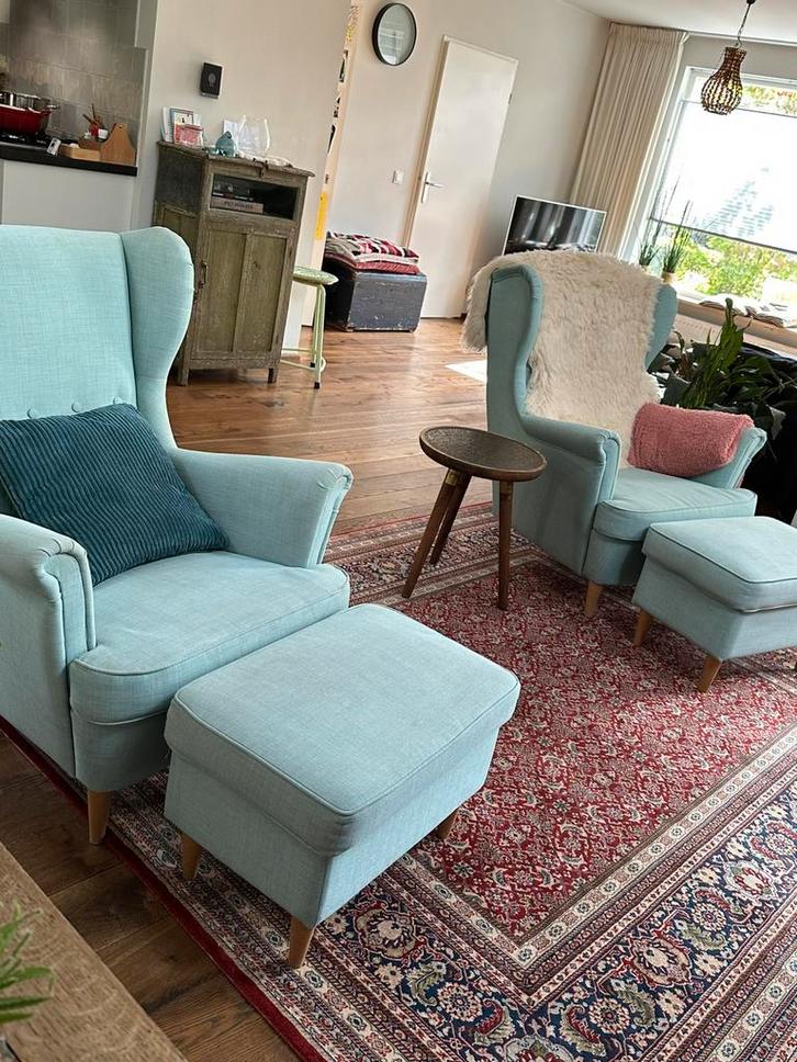 Twee oor fauteuils en twee poefjes, Huis en Inrichting, Fauteuils, Zo goed als nieuw, 75 tot 100 cm, Ophalen