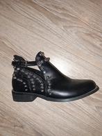Korte enkellaarsjes maat 39, Kleding | Dames, Schoenen, Ophalen of Verzenden, Zo goed als nieuw, Zwart