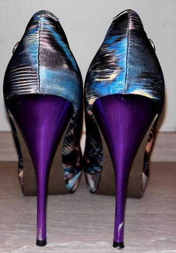 4x Stileto (deco) schoenen en Weisbergen boeken beschikbaar voor biedingen