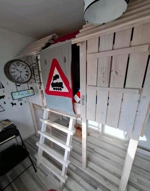 Halfhoogslaper huisje, Huis en Inrichting, Slaapkamer | Bedden, Gebruikt, Tweepersoons, Hout, Ophalen