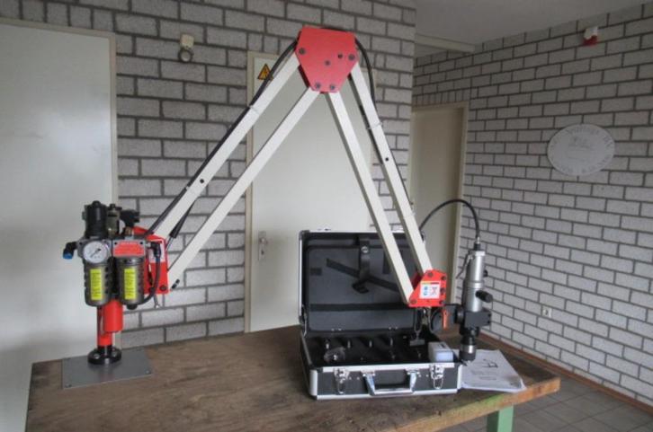 Pneumatische taparm - M3 tot M16 MW-Tech PTA 16HV., Doe-het-zelf en Verbouw, Gereedschap | Boormachines, Zo goed als nieuw, Overige typen