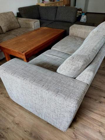 GRATIS AF TE HALEN: Robuuste Houten Salontafel / Bijzettafel beschikbaar voor biedingen