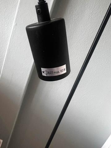 Zwarte Staande Lamp - Modern Design beschikbaar voor biedingen