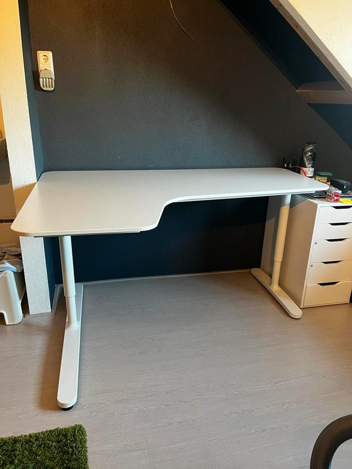 IKEA Bekant Hoekbureau - Rondvormig, Huis en Inrichting, Bureaus, Zo goed als nieuw, Bureau, In hoogte verstelbaar, Ophalen