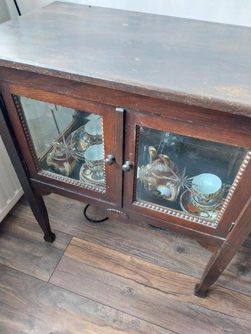 Antiek vitrine kastje met Satsuma servies, Antiek en Kunst, Antiek | Porselein, Ophalen