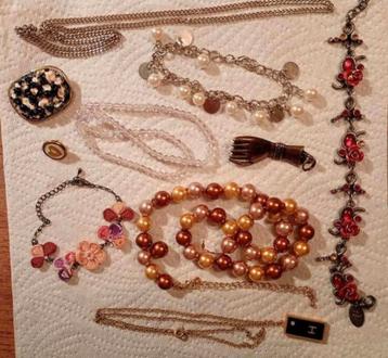 Lotje Oude sloop sieraden.  beschikbaar voor biedingen