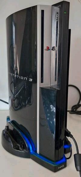 mooie playstation 3 met lichtgevende base en controller  beschikbaar voor biedingen