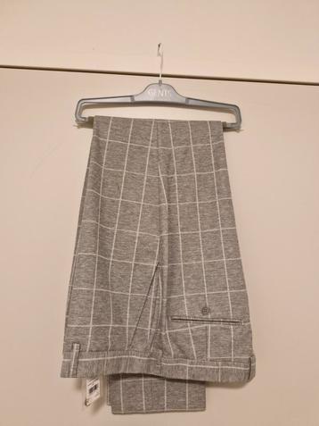 Nieuwe Lichtgrijze pantalon met witte ruit  beschikbaar voor biedingen