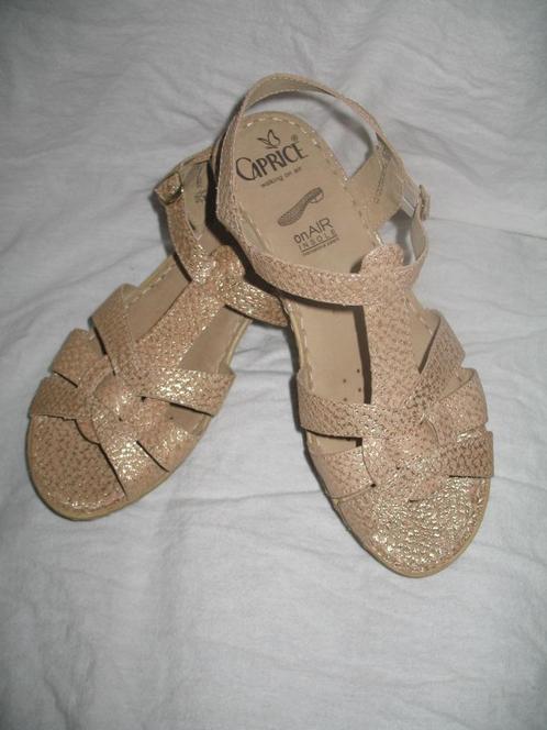 Caprice Sandalen Beige met Glans Mt 38½ Niet op gelopen, Kleding | Dames, Schoenen, Nieuw, Sandalen of Muiltjes, Beige, Ophalen of Verzenden