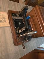 175 jaar antieke victoria naaimachine, Ophalen