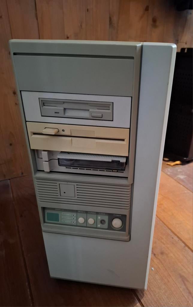 Gezocht! Oude desktops of videoconsoles, Computers en Software, Ophalen