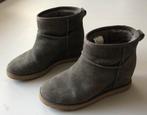 Ugg Classic Femme mini laarzen maat 41 (grijs/groen), Kleding | Dames, Schoenen, UGG, Lage of Enkellaarzen, Ophalen of Verzenden