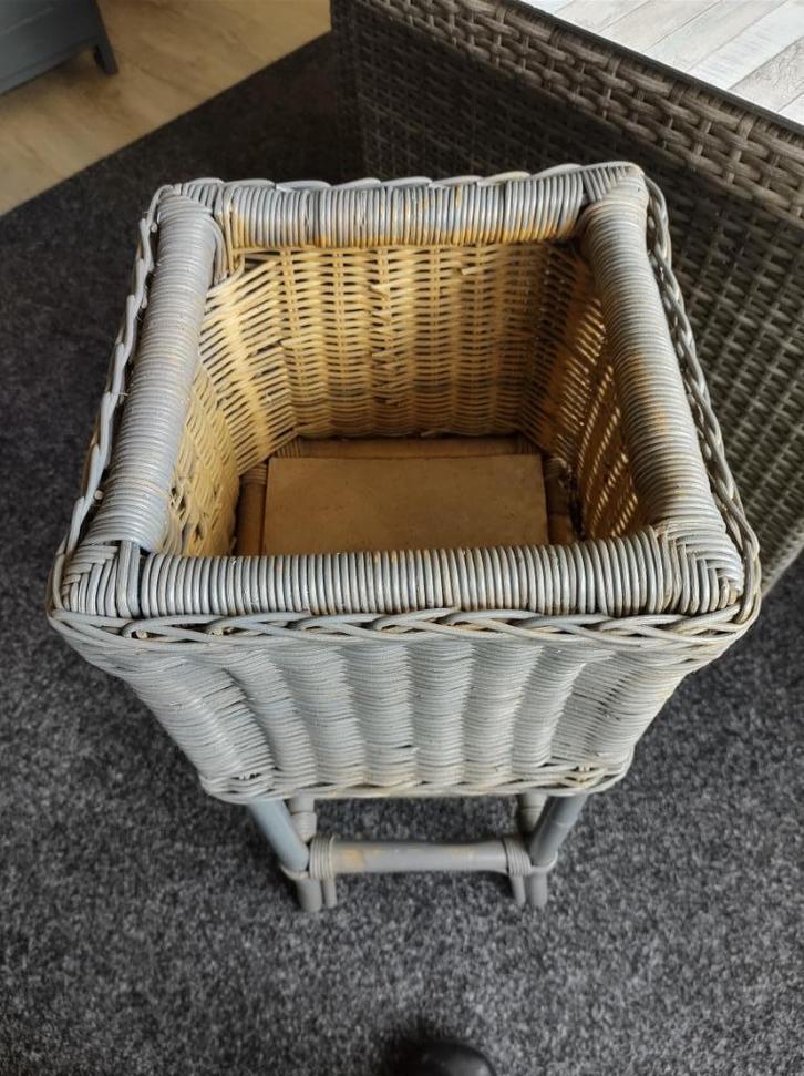 Plantenbak Rotan grijs., Tuin en Terras, Bloembakken en Plantenbakken, Gebruikt, Overige materialen, Binnen, Balkon, 60 cm of meer