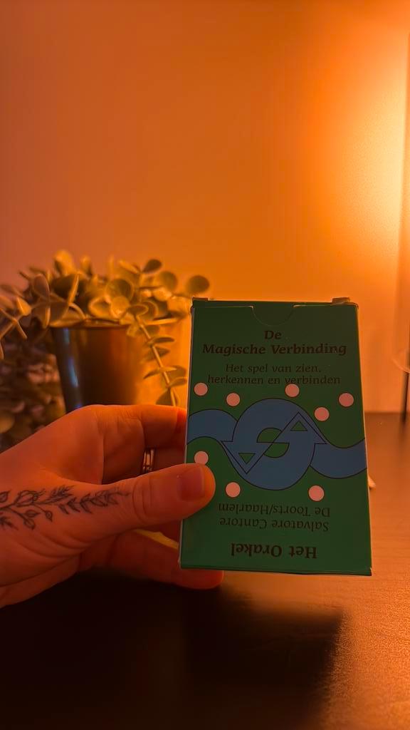 C. Cantore - De magische verbinding . Het orakel, Boeken, Esoterie en Spiritualiteit, Zo goed als nieuw, Overige typen, Tarot of Kaarten leggen
