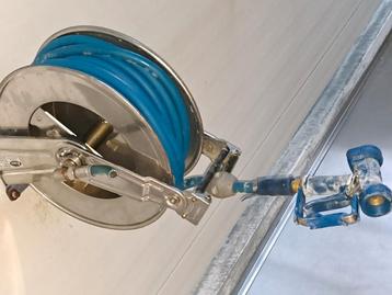 Water slang hoge druk.fabrieks waterspuit. beschikbaar voor biedingen