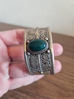 Vintage artisan Nepal zilver armband met groene steen, Ophalen of Verzenden, Zilver, Armband