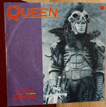 45 toeren single   QUEEN   a kind of magic beschikbaar voor biedingen