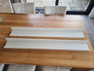 2 foto planken te koop beschikbaar voor biedingen