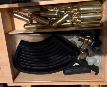 Koolzuur tap set om bier te tappen  beschikbaar voor biedingen