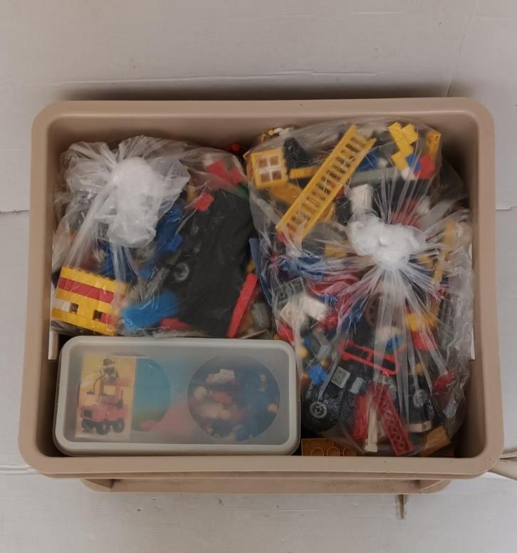 Ca 6,5 kilo krat vol oude Lego steentjes poppetjes divers Le, Kinderen en Baby's, Speelgoed | Duplo en Lego, Gebruikt, Lego, Losse stenen