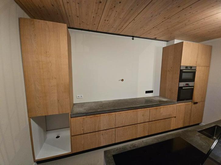 Keuken eiken fineer en betonnen blad, Huis en Inrichting, Keuken | Complete keukens, Gebruikt, Graniet of Steen, Ophalen