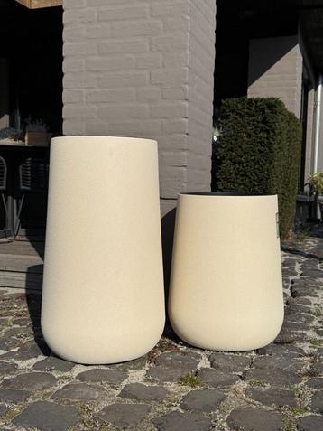 Bloempot kunstof met binnenpot voor binnen en buiten beschikbaar voor biedingen