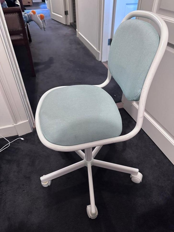 Ikea desk chair kids, Kinderen en Baby's, Kinderkamer | Tafels en Stoelen, Stoel(en), Ophalen