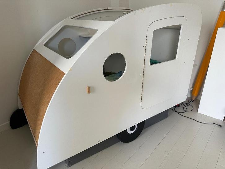 Uniek Tweedehands Kinderbed Caravan  – Mathy by Bols, Kinderen en Baby's, Kinderkamer | Bedden, Gebruikt, 180 cm of meer, 85 tot 100 cm