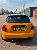 Orange Mini 1.5 Cooper 2017 met 136922 kilometer, Voorwielaandrijving, Overige kleuren, 4 stoelen, Origineel Nederlands