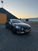 Volvo S60 1.6 T3 R-Design, Auto's, Zwart, 4 cilinders, 150 pk, Bedrijf