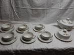Theeservies met botervloot,  leuke bloemetjes patroon., Antiek en Kunst, Antiek | Servies compleet, Ophalen of Verzenden