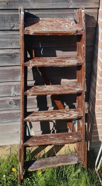 Brocante Franse houten schilderstrap  beschikbaar voor biedingen
