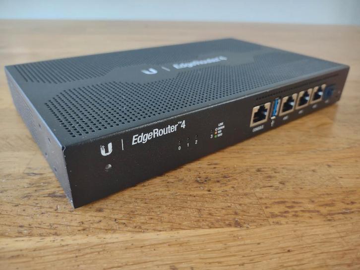 Ubiquiti EdgeRouter 4 - Krachtige &  stabiele Router, Computers en Software, Routers en Modems, Zo goed als nieuw, Router met modem