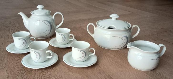 Winterling servies: schaal juskom theepot 4 kop en schotels., Huis en Inrichting, Keuken | Servies, Zo goed als nieuw, Porselein