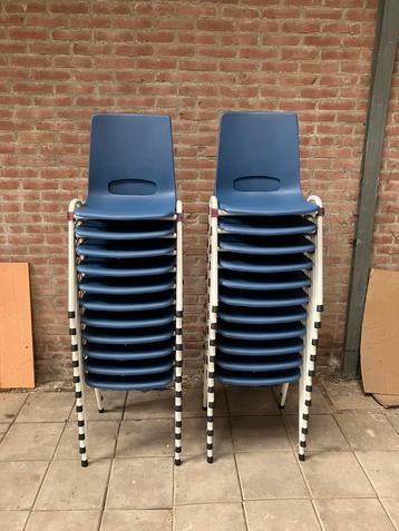 Kantinestoelen nieuw stapelstoelen blauw kuipstoelen beschikbaar voor biedingen