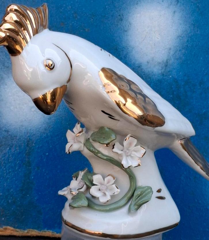 Kaketoe.  Porselein. 13 cm. Floraal geornamenteerd, Verzamelen, Dierenverzamelingen, Zo goed als nieuw, Beeldje of Figuurtje, Vogel