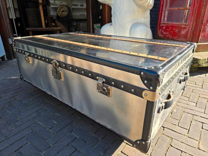 Timothy Oulton stonyhurst trunk | salontafel | kist, Huis en Inrichting, Tafels | Salontafels, Zo goed als nieuw, Minder dan 50 cm