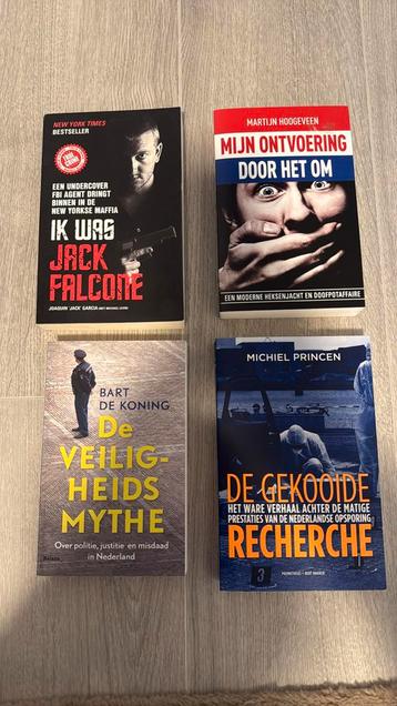 4x detective/politie boeken beschikbaar voor biedingen