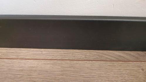 Moderne zwarte mdf plint, Doe-het-zelf en Verbouw, Plinten en Afwerking, Nieuw, Plinten, Mdf, 200 tot 250 cm, Ophalen