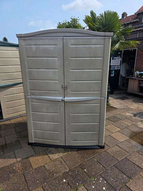 Keter tuinkast Binnenmaat 185cm hoog 141cm breed 97cm diep, Tuin en Terras, Bergingen en Tuinkasten, Gebruikt, Overige typen, Kunststof
