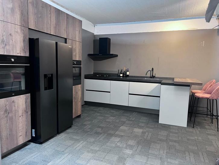 Prachtige luxe keuken met inductie kookplaat (2024)., Huis en Inrichting, Keuken | Complete keukens, Zo goed als nieuw, Hoekkeuken