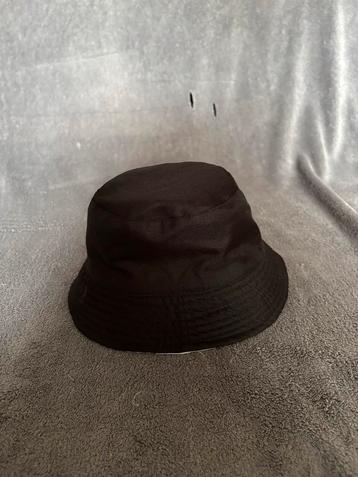 Omkeerbaar Hoedje Avocado/Zwart beschikbaar voor biedingen