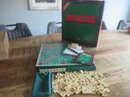 Groot spel Scrabble De Luxe met opstaande randen + Tijdklok, Ophalen of Verzenden, Zo goed als nieuw
