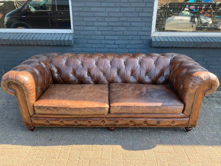 Stoere Chesterfield bank vintage cognac GRATIS BEZORGD, Huis en Inrichting, Banken | Voetenbanken en Poefen, Gebruikt, 125 cm of meer