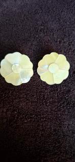 Bloemen oorbel, Ophalen of Verzenden, Zo goed als nieuw, Overige materialen