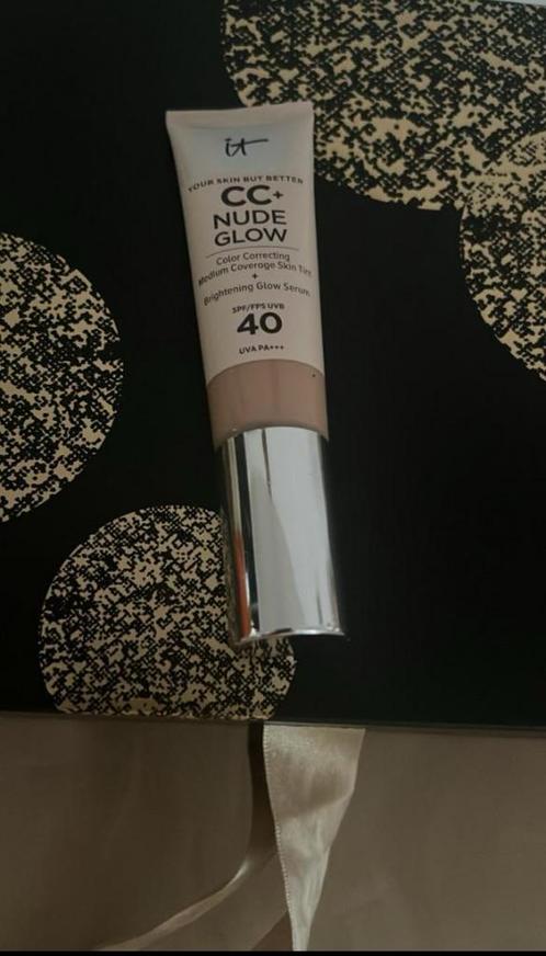 It cosmetics C NUDE GLOW FOUNDATION SPF 40, Sieraden, Tassen en Uiterlijk, Uiterlijk | Cosmetica en Make-up, Nieuw, Make-up, Gehele gezicht