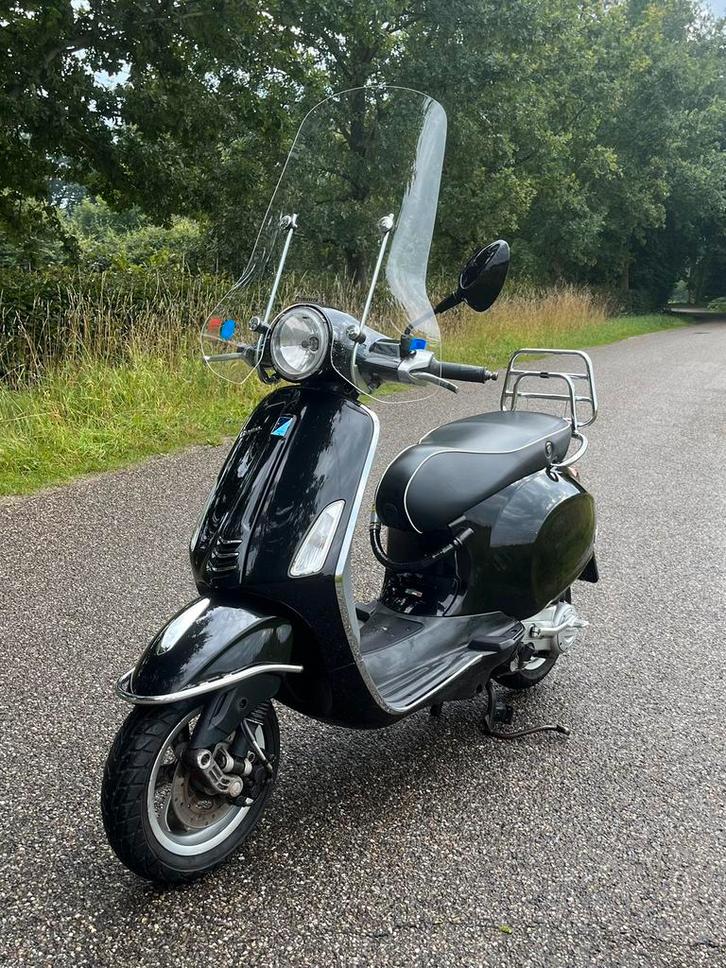 Vespa Primavera - 2015 zwart - 4 takt - 30106km, Fietsen en Brommers, Scooters | Vespa, Zo goed als nieuw, Overige modellen, Maximaal 25 km/u