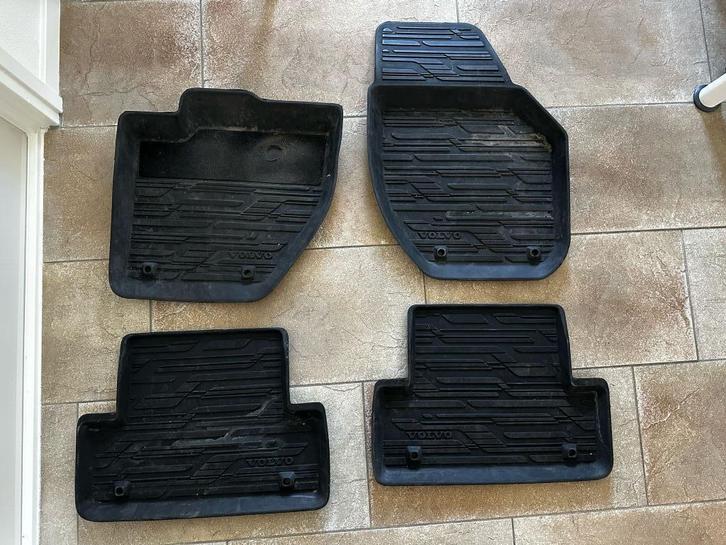 Originele rubberen Volvo automatten Volvo V40 Cross Country, Auto diversen, Automatten, Zo goed als nieuw, Ophalen