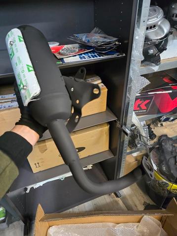 Scooter brommer onderdelen nieuw en gebruikt wij hebben het beschikbaar voor biedingen